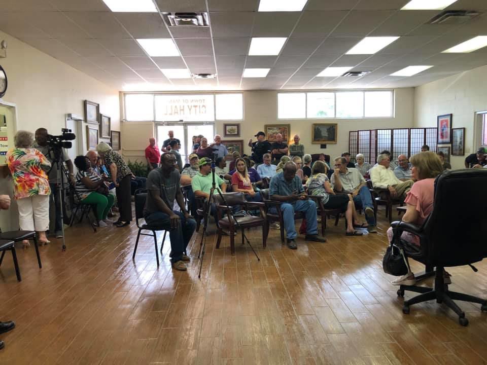 Many council meeting on police chief